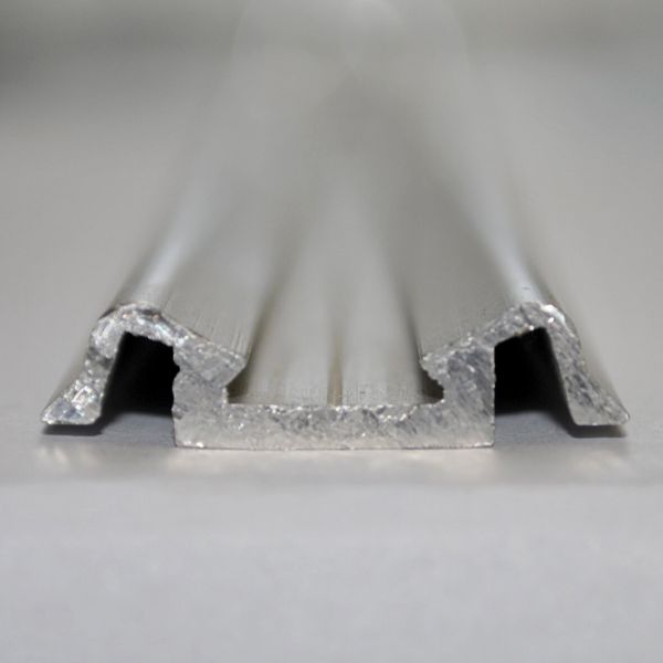 Fries-/Mittelleiste silber mit Nut für Leistenfüller
